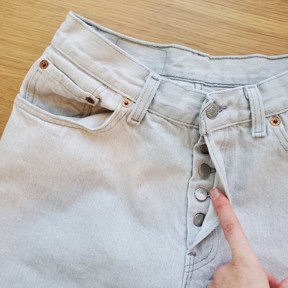 Vintage 90's Levi's 501 Light Gray Buttonfly Jeans - Picture 5 of 11